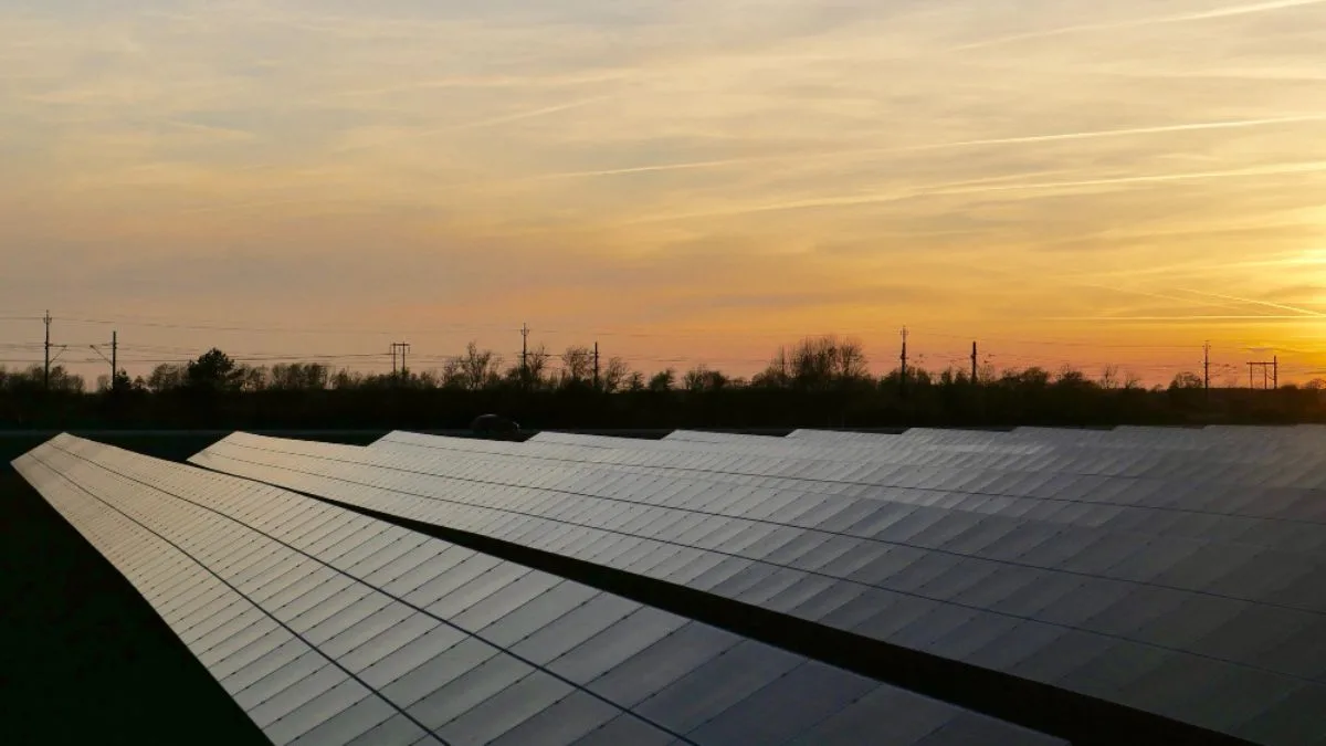 Solar Panel Performance in Extreme Heat Environments
